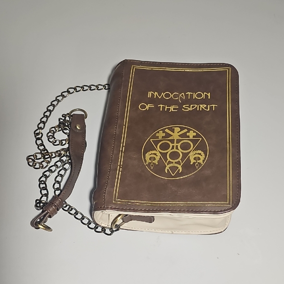  Hot Topic "The Craft" Invocation of the Spirit book-style cross-body bag - Picture 2 of 7